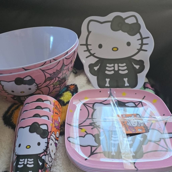 Hello Kitty Dishes Set - Picture 5 of 6